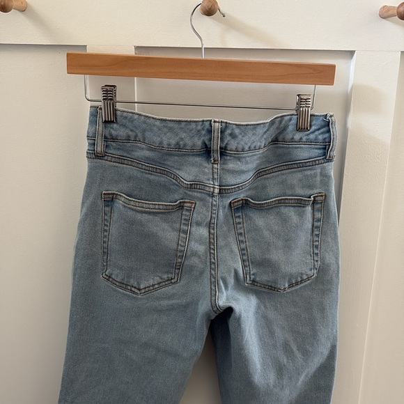 Size 26 Joe Fresh Light Wash High Rise Cropped Jeans - Picture 5 of 5